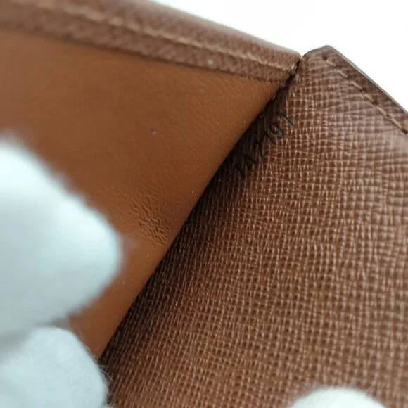 Authentic Louis Vuitton Monogram Leather Wallet mn388-113025
